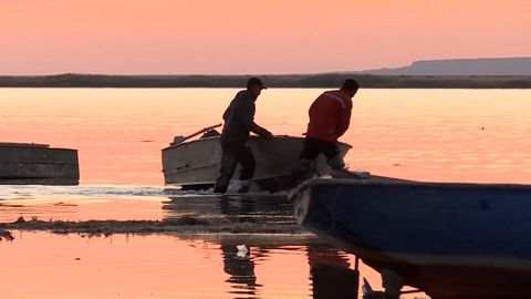 Devadesátiletý rybář doufá, že se Aralské moře znovu naplní