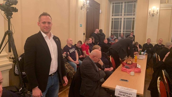 Svalovci jdou opět na radnici. Tentokrát se oblékneme tak, aby se nás nebáli, říkají
