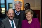 Maraton skončil, v Německu domluvili velkou koalici. Merkelová bude kancléřkou, hodně ale ustoupila