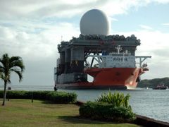 Takzvaný X-bandový radar dokáže údajně z jednoho pobřeží USA zachytit baseballový míček na druhém pobřeží. Tento chrání Havaj, Američané však počítají s tím, že jeden bude i v Evropě, zřejmě na Kavkaze.