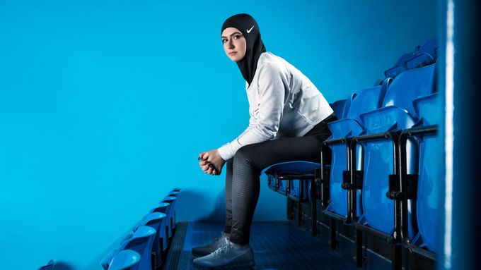 Krasobruslařka Zahra Lari v novém hidžábu od značky Nike.