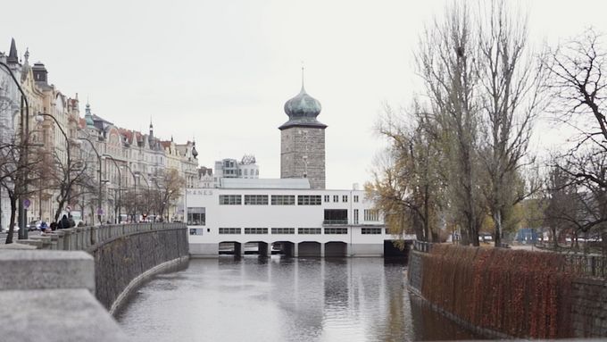Stánek umění od architekta Otakara Novotného je funkcionalistický komplex staveb, zbudovaný na místě bývalých Šítkovských mlýnů v letech 1928 – 1930.