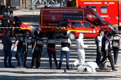 Policie ve Francii zatkla příbuzné útočníka ze Champs-Élysées