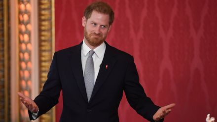 Princ Harry se poprvé od oddělení od královské rodiny ukázal na veřejnosti