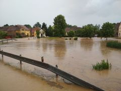 V celé vesnici Kotovice na jihu Plzeňska bylo půl metru vody.