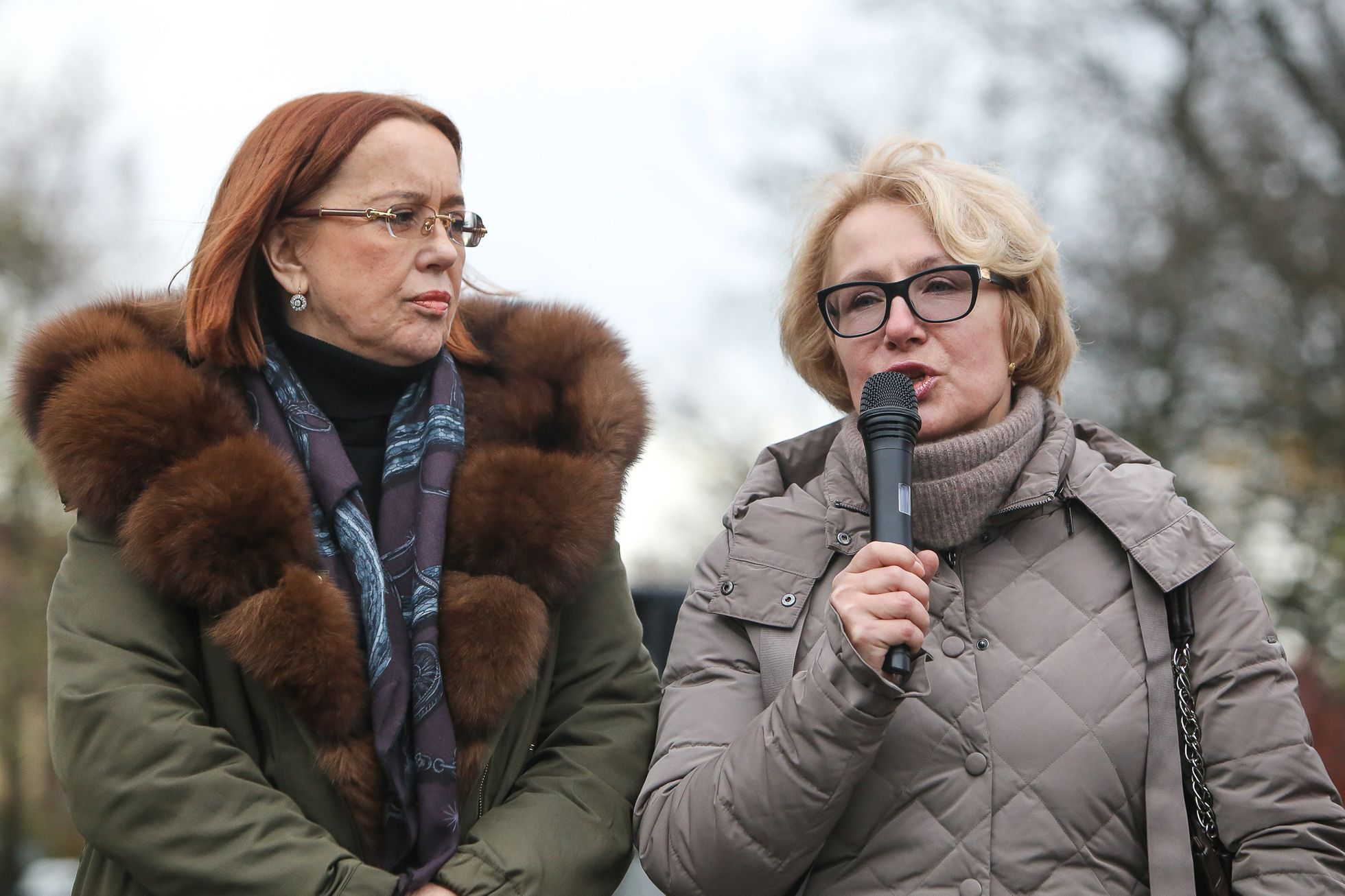 Protest proti vysvětlující tabulce u sochy maršála Koněva - pořádala KSČM