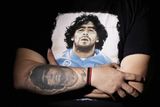 "Pro mě je Maradona náboženství," říká Walter Vazquez z Buenos Aires. "Je součástí mě i celé rodiny, nás všech."