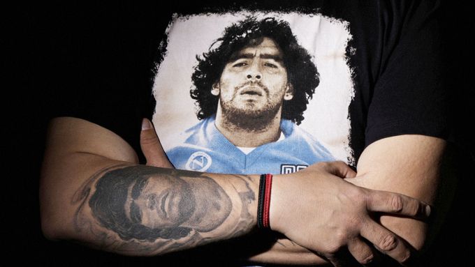 Tetováni s láskou k fotbalové ikoně. S těmito lidmi už zůstane Maradona navždy.