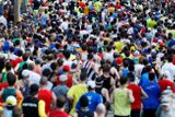 Bostonský maraton přitom patří k nejvyhlášenějším závodům, na světě a každoročně se ho účastní přibližně 20 000 lidí a dalších skoro půl milionu jim přihlíží vedle trati.