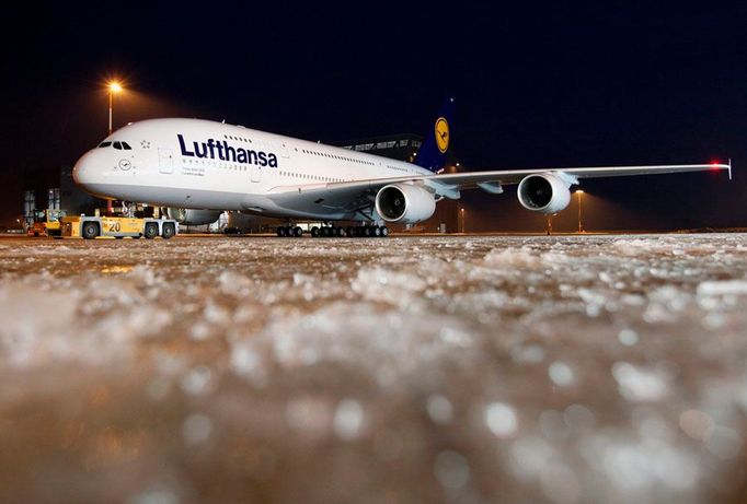 Na ilustračním snímku vidíte Airbus A380 společnosti Lufthansa