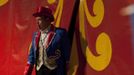 Ringmaster Chris Connors starts the second show of the evening with a blow of his whistle during the Cole Brothers Circus of the Stars stop in Myrtle Beach, South Carolina, March 31, 2013. Traveling circuses such as the Cole Brothers Circus of the Stars, complete with its big top tent, set up their tent city in smaller markets all along the East Coast of the United States as they aim to bring the circus to rural areas. The Cole Brothers Circus, now in its 129th edition, travels to 100 cities in 20-25 states and stages 250 shows a year. Picture taken March 31, 2013. REUTERS/Randall Hill (UNITED STATES - Tags: SOCIETY ENTERTAINMENT) Published: Dub. 1, 2013, 7:03 odp.