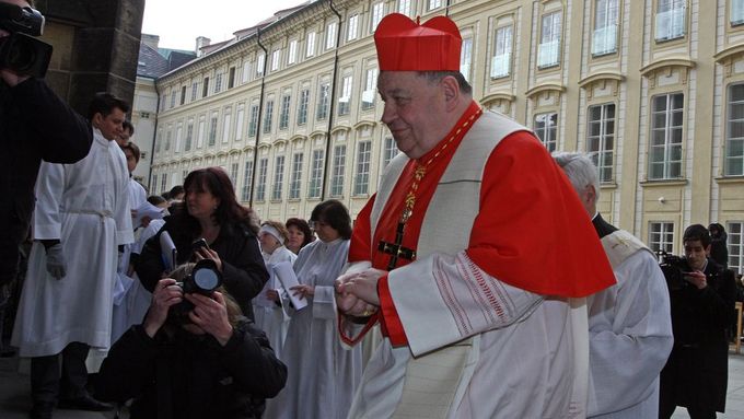 Za katolíky smlouvu se státem podepsal kardinál Dominik Duka.
