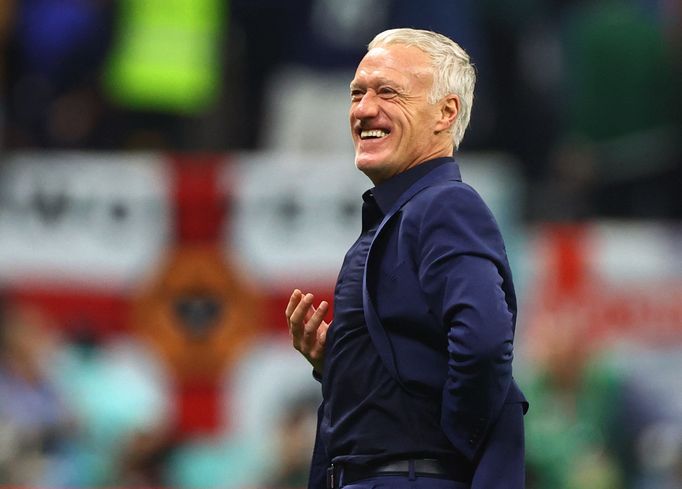 Didier Deschamps slaví vítězství ve čtvrtfinále MS 2022 Anglie - Francie