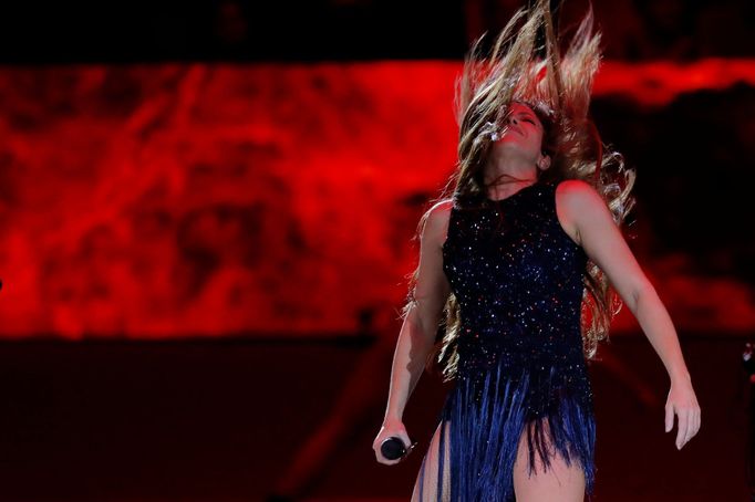 Tennis - Davis Cup Finals - Final - Caja Magica, Madrid, Spain - November 24, 2019   Shakira performs ahead of the Davis Cup final   REUTERS/Susana Vera