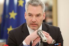 Rakouský kancléř podporuje zavedení cenového stropu u elektřiny na úrovni EU