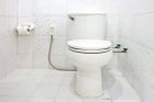 Firma navrhla šikmé toalety. Mají vyřešit ulívání zaměstnanců i dlouhé fronty