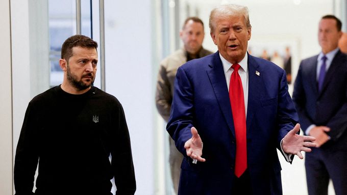 Ukrajinský prezident Volodymyr Zelenskyj s tehdy ještě republikánským kandidátem a nyní zvoleným americkým prezidentem Donaldem Trumpem, 27. září 2024, New York