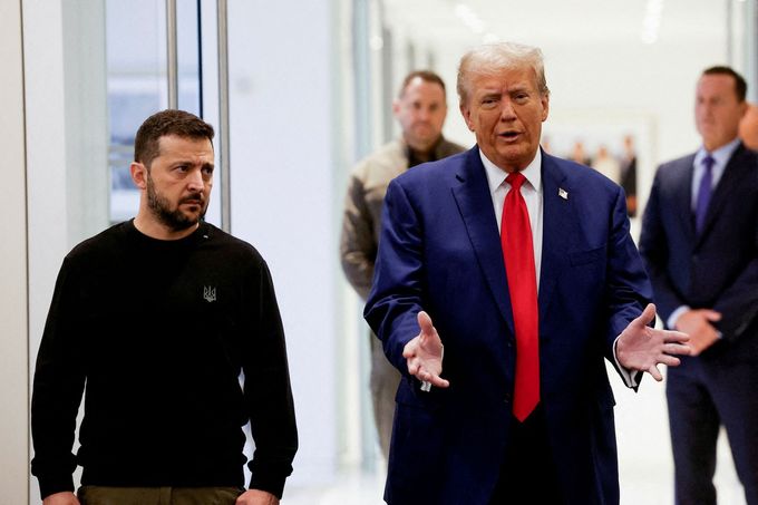 Ukrajinský prezident Volodymyr Zelenskyj s americkým prezidentem Donaldem Trumpem 27. září 2024