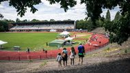 Bruselský stadion Stade des Trois Tilleuls neboli U Tří lip leží na jihovýchodě města. Tady Emil Zátopek v roce 1954 zaběhl světový rekord na desetikilometrové trati.