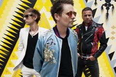 Thought Contagion. Skupina Muse má nový klip k písni o manipulaci, deska by měla vyjít letos