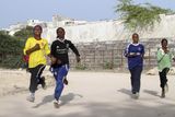 Stadionu Koonis se atleti v Mogadišu nevyhýbají úplně. Zabíhají sem v rámci tréninku.