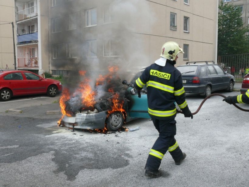 Požár auta v Kladně