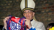 Svatý otec se nikdy netajil svou vášní pro fotbal. Aktivně fandí argentinskému klubu San Lorenzo.