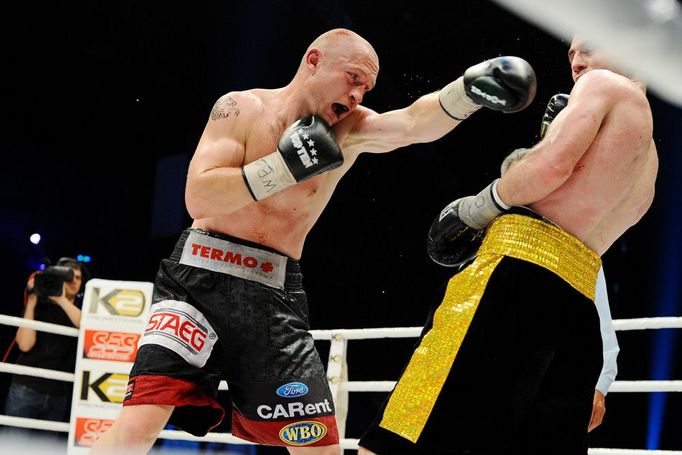 Český boxer Lukáš Konečný v prohraném souboji o titul Mistra světa v lehké střední váze WBO s Čečencem Zaurbekem Bajsangurovem.