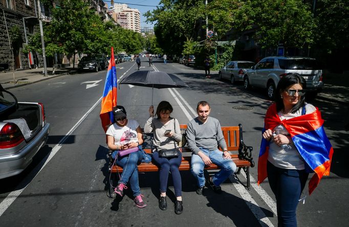 Protesty v Arménii poté, co opoziční vůdce Nikol Pašinjan nebyl zvolen premiérem.