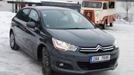 Design není revoluční, ale rozhodně to není ošklivé auto
