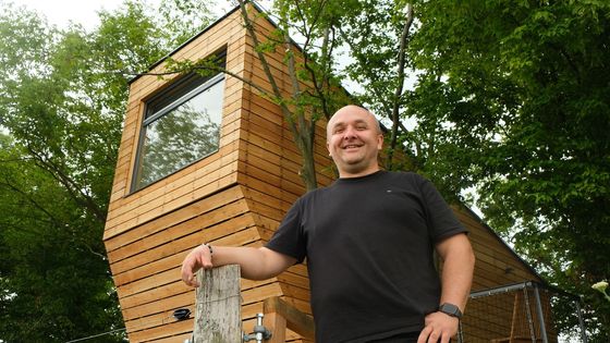 Farmář v Milínově chtěl únik od lidí, koní a krav. Z jeho útulny je žádaný glamping