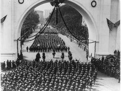 Vojenská přehlídka v roce 1919 ve Washingtonu.