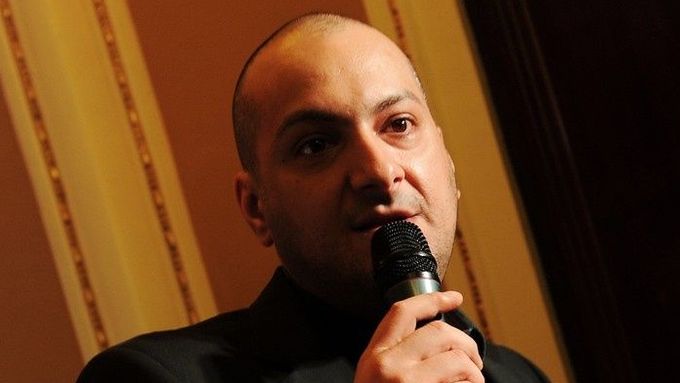 Moderátor Patrik Hezucký.