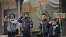 Children salute passing vehicles carrying rescuers and volunteers as they hold cardboards with messages of gratitude, after Saturday's earthquake, in Lushan county, Sichuan province April 23, 2013. The earthquake killed 192 people, left 23 missing, and injured more than 11,000, state media said. REUTERS/Stringer (CHINA - Tags: DISASTER ENVIRONMENT) Published: Dub. 23, 2013, 2:52 odp.