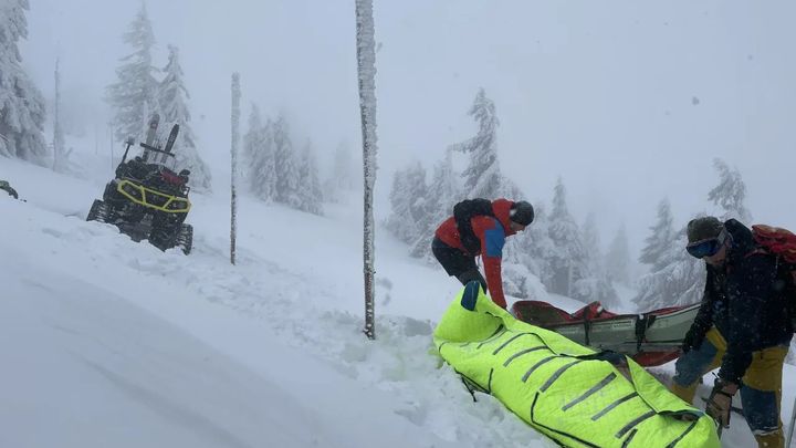Turisté vyrazili do zimních Jeseníků v legínách a teniskách, pomohla až horská služba; Zdroj foto: Horská služba České republiky