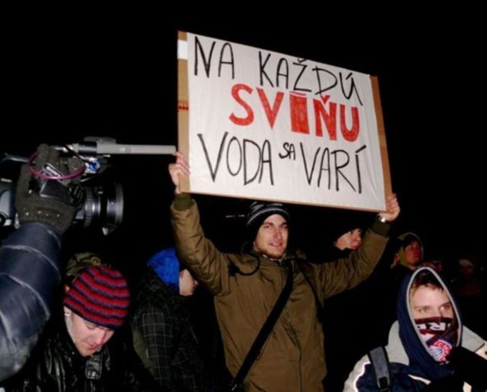 Demonstranti se Bratislavě střetli s policií 6