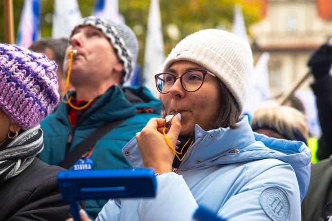 Protest studentů a odborů proti opatřením vlády Petra Fialy.