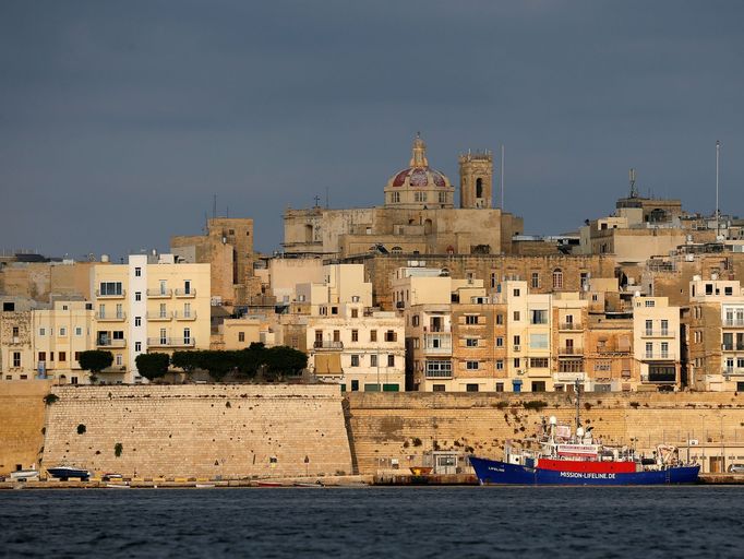 Problematika pobytů migrantů na ostrově Malta.