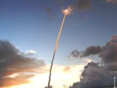 Start evropské rakety Ariane 5 z Francouzské Guayany.