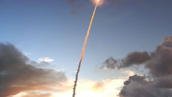 Ariane 5, velmi úspěšný typ evropské rakety, startuje z kosmodromu ve Francouzské Guayaně.