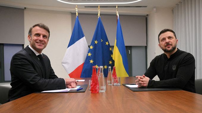 Archivní foto francouzského prezidenta Emmanuela Macrona a ukrajinského prezidenta Volodymyra Zelenského.