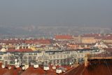 V Praze je krásný lednový den. Jen ty Hradčany z Vyšehradu nejsou nějak vidět.