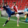 Granit Xhaka  a Lukáš Provod v odvetě čtvrtfinále Evropské ligy Slavia - Arsenal