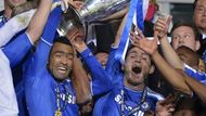 Fotbalisté Chelsea slaví zisk premiérového titulu v Lize mistrů.
