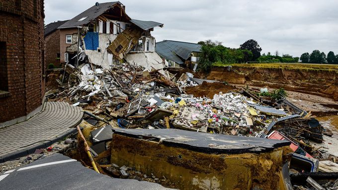 Foto: "Byla to katastrofa, přišli o všechno." Záplavy v Evropě mají přes 180 obětí