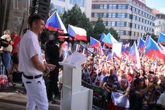 Nespokojení lidé mohou ohrozit demokratické základy Česka, varuje ministerstvo vnitra