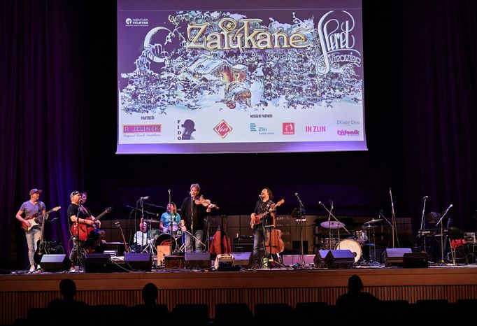 Vyprodaným koncertem ve zlínském kongresovém centru kapela Fleret připomněla 30 let od vydání nahrávky Zafúkané. Fotografie pochází ze zkoušky.