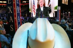 McCain je muž, kterého potřebujeme, prohlásil Bush