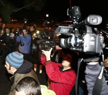 Fotografové a novináři obsadili dům Britney.