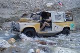 3. května 2007 uvázl jeden z džípů v afghánské provincii Badakšán. Propadl se při patrole do hlubokého kráteru. Miloš Prášil se ho s kamarádem Koljou Martynovem vydal zachránit.